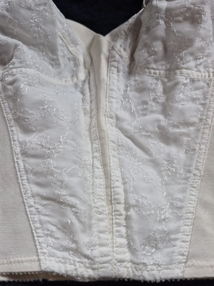 Sujetador Playtex Living Talla 34B De Colección Corsé Blanco Pin-Up Hada Burlesque Longline Foto 3 de 4