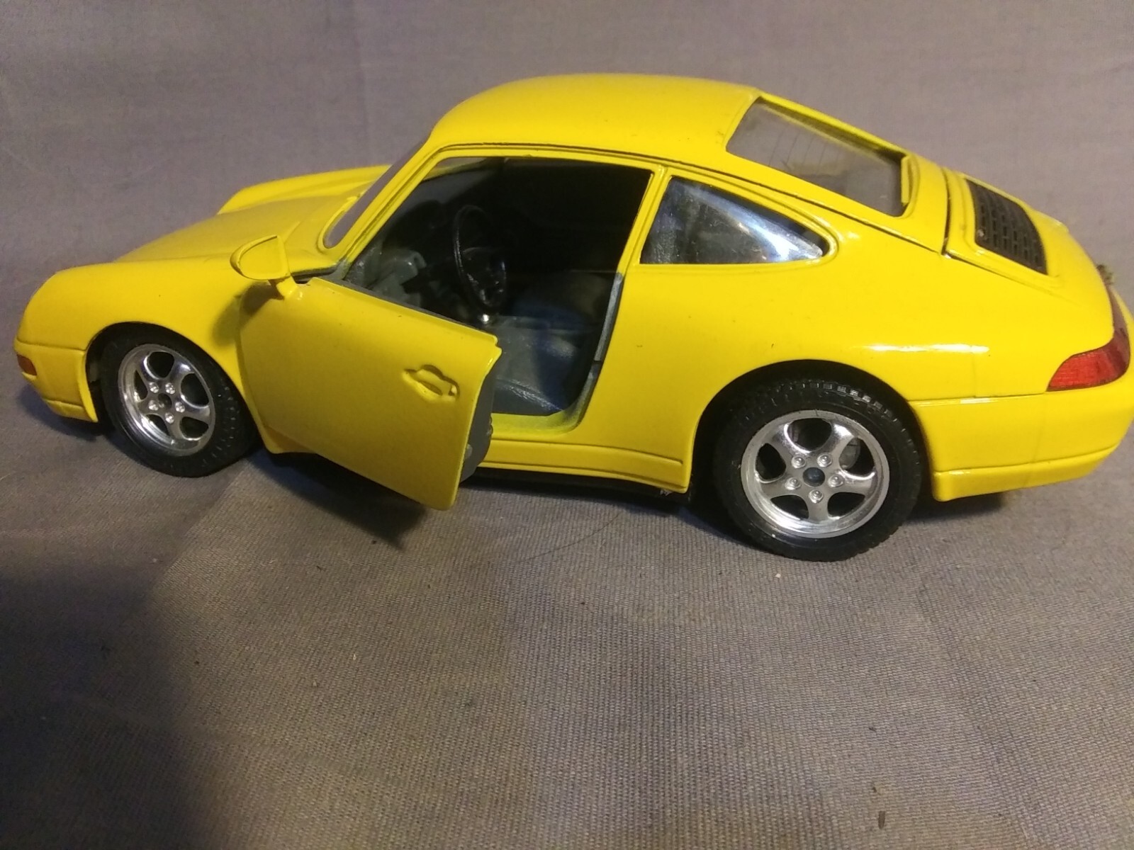 Bburago Porsche 911 GT3 Arancione Scala 1:24 - Modellino Da Collezione