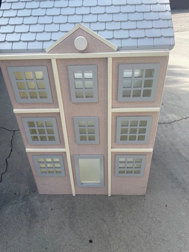 Casa de muñecas Pottery Barn 2015 rosa gris 31" de alto con muchos accesorios mobiliario Foto 4 de 4