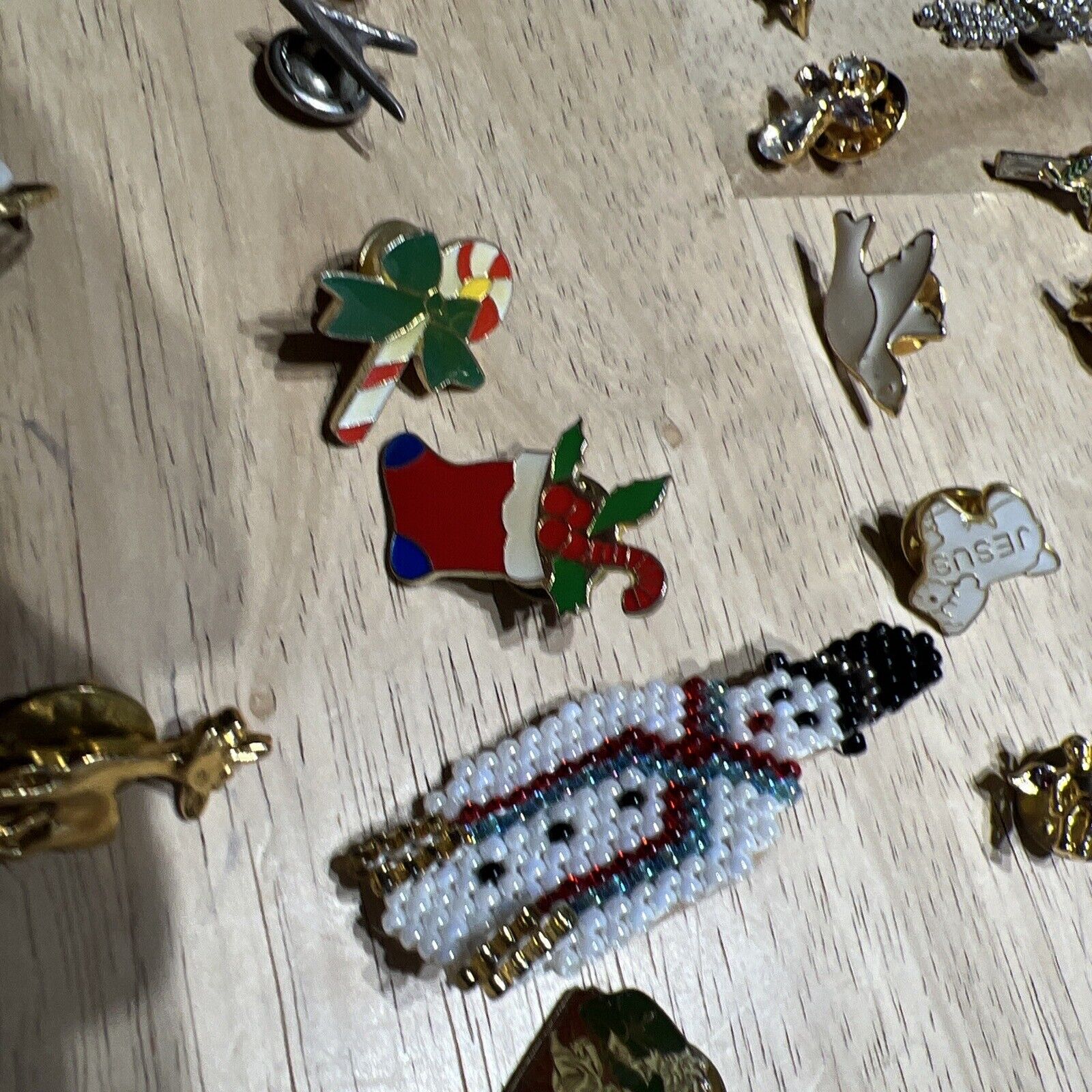 Vintage lot of Assorted Pins. 19 Pieces.  Lot 296 - image 16