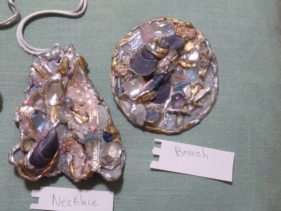 Antigo GRANDE! CONJUNTO DE BRINCOS BROCHE COLAR MAR JOIAS SEREIA ARTESANAL RUNWAY - Imagem 3 de 4