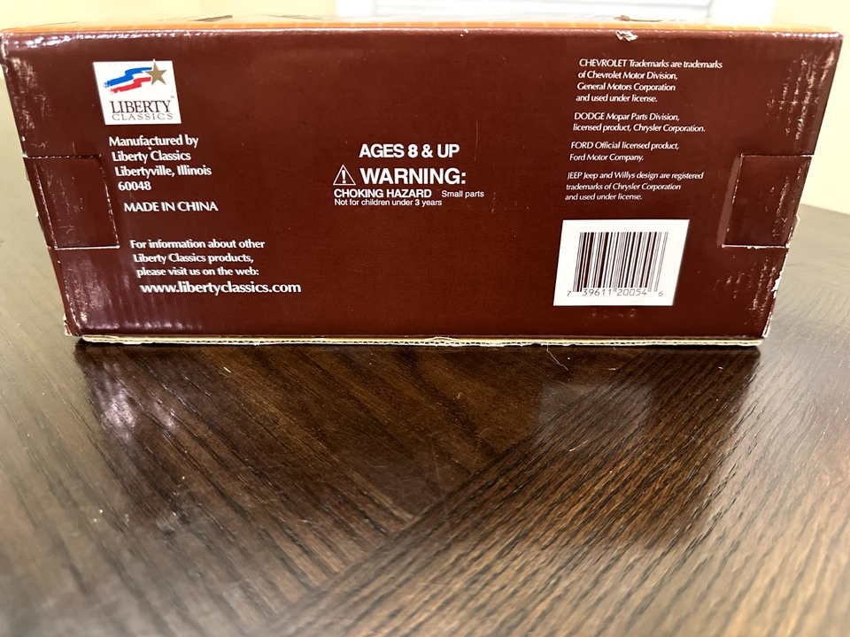 hooters 1939 chevy pickup bank Foto 4 de 4