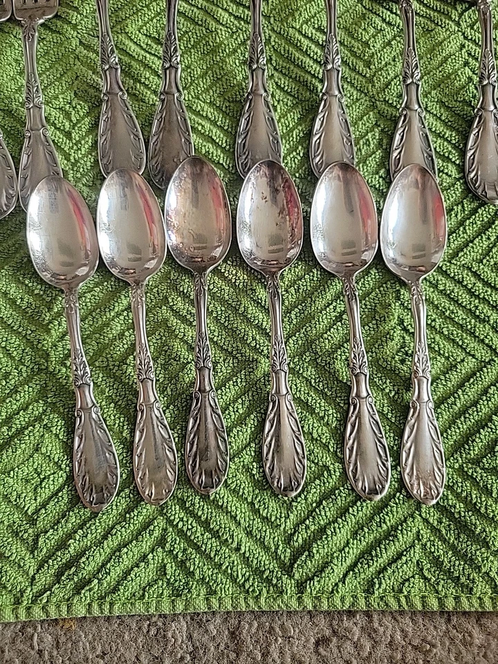 Antiguo juego de plata 1881 Rogers A1 La Vigne para 6, 20 piezas Foto 4 de 4