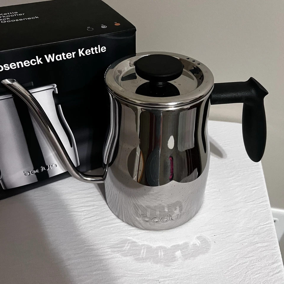 Bodum Bistro stove top Gooseneck Water Kettle, 34 oz Chrome Stainless Steel - Image 2 of 4