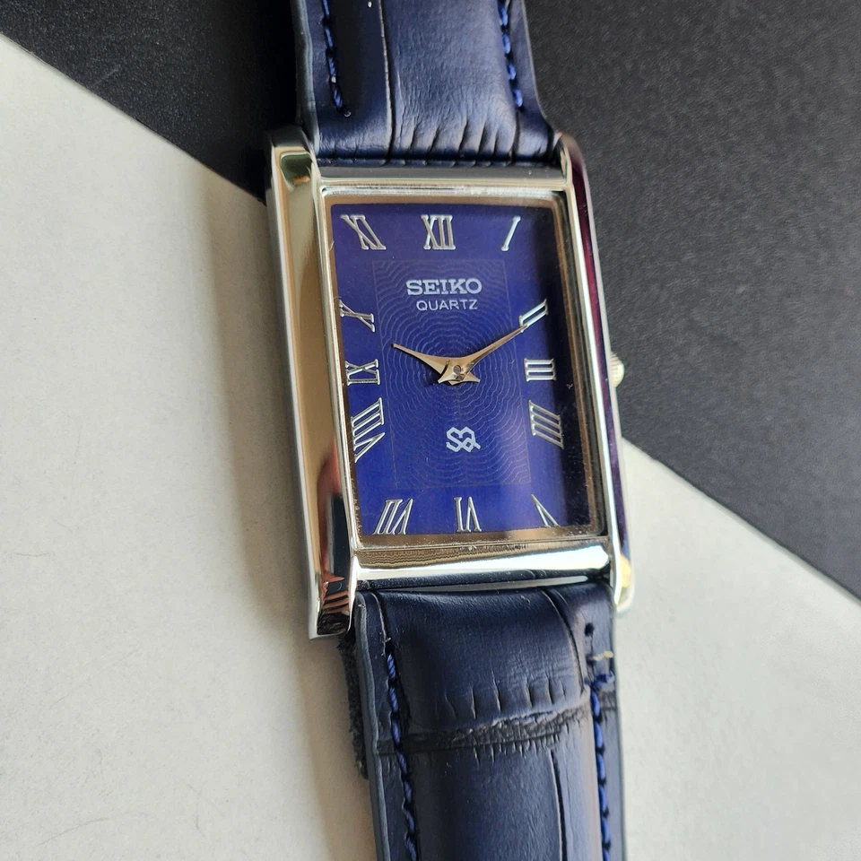 Vintage Seiko Slim Quartz Blue Face Gentlemen's Wrist Watch - FREE SHIPPING - Image 4 of 4