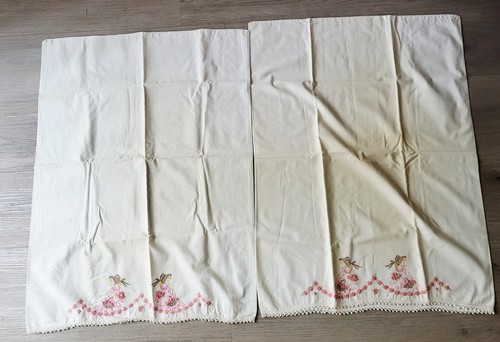 VTG Embroidered Pillowcases Flower Girl Pink Crochet Edge Set 2 Cream - Picture 13 of 14