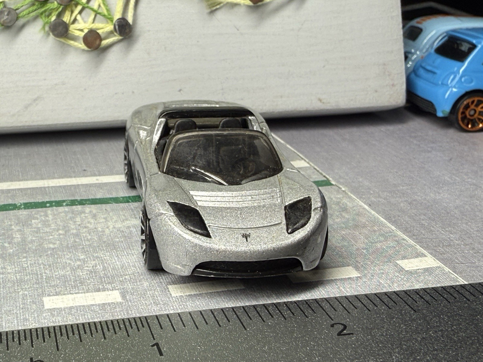 Hot Wheels 2008 Silver Tesla Roadster Mattel. Edition. Car 1/64.