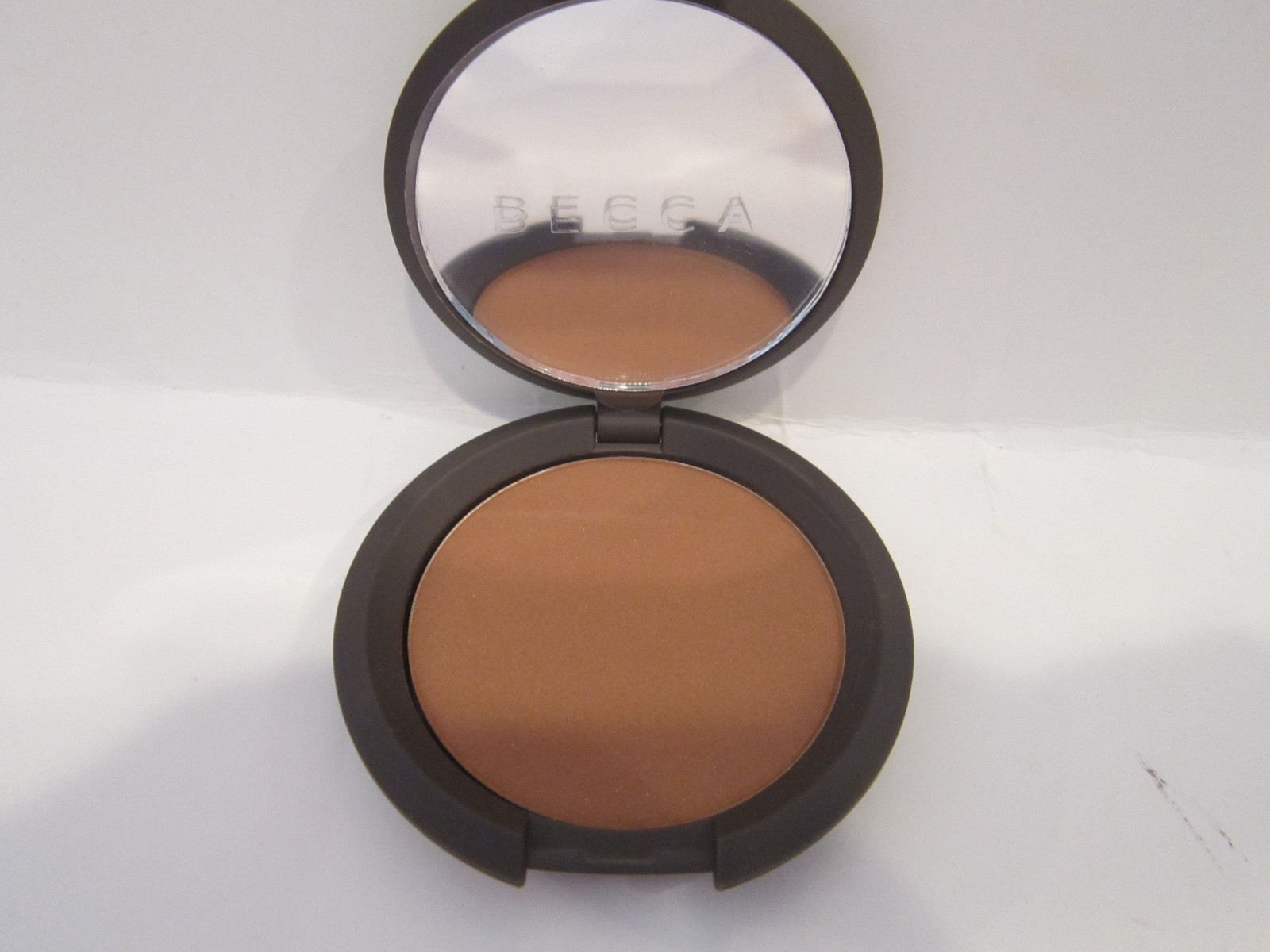 New! Becca Mineral Face Powder Foundation in Armour Great for All Skin ...