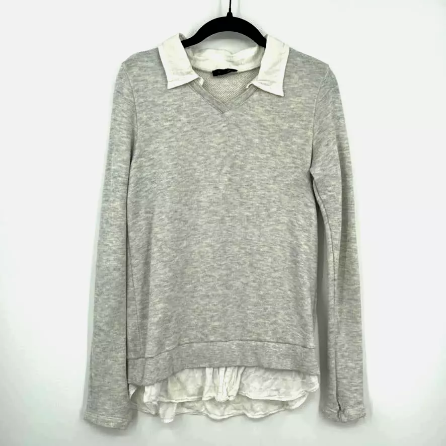 Sweatshirt with outlet attached collar