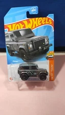 Hot Wheels Land Rover Defender 90 HW Hot Trucks Series #10/10