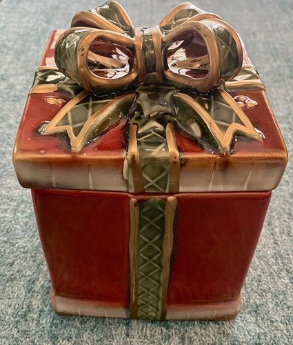 Vintage Wrapped Present Red Ceramic Cookie Jar by Gibson Home Christmas 8x5 in