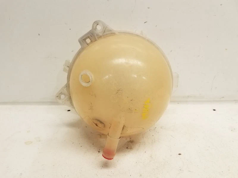 2006-14 Volkswagen Golf GTI (2.0L) Coolant Reservoir - Imagem 3 de 4