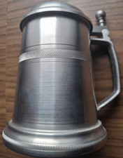 Zinnkrug mit Deckel:  zeitlos elegant und neutral in Original-Verpackung