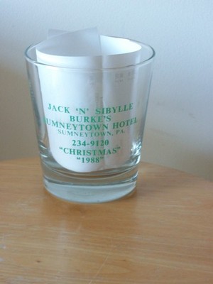 Jack 'N Sibylle Burke's Sumneytown Hotel Christmas 1988 Glass