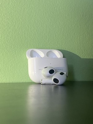 Apple AirPods 3rd generation  ANC Lightning cable white works Perfectly fine!