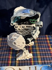 2 Lego Bionicle Kits 8568 Pohatu Nuva & 8565 Kohrak.  S5