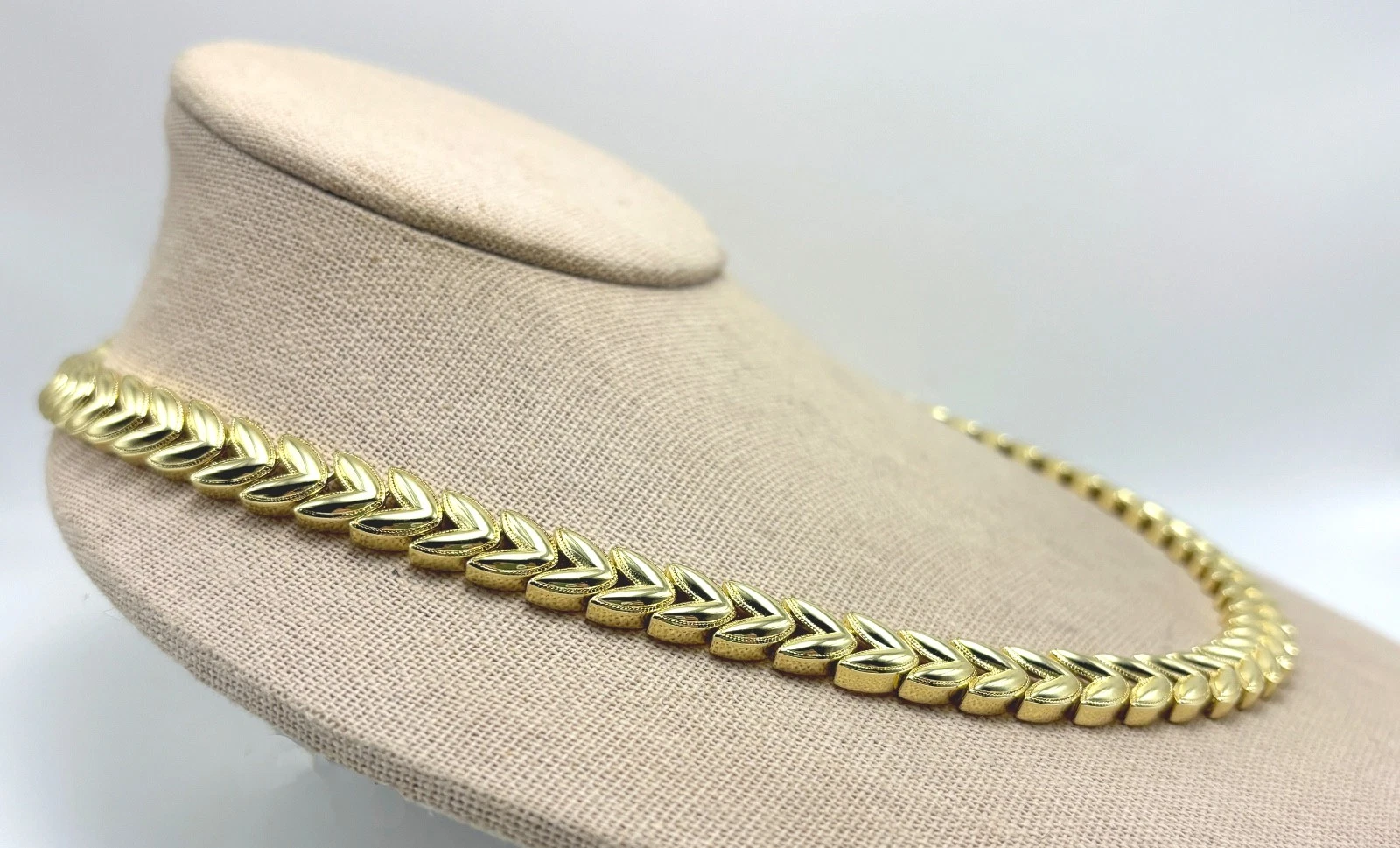 BELLEZZA 18" Goldtone Bronze Cast Link Line Necklace - Leaf - NWT - product detail image 10