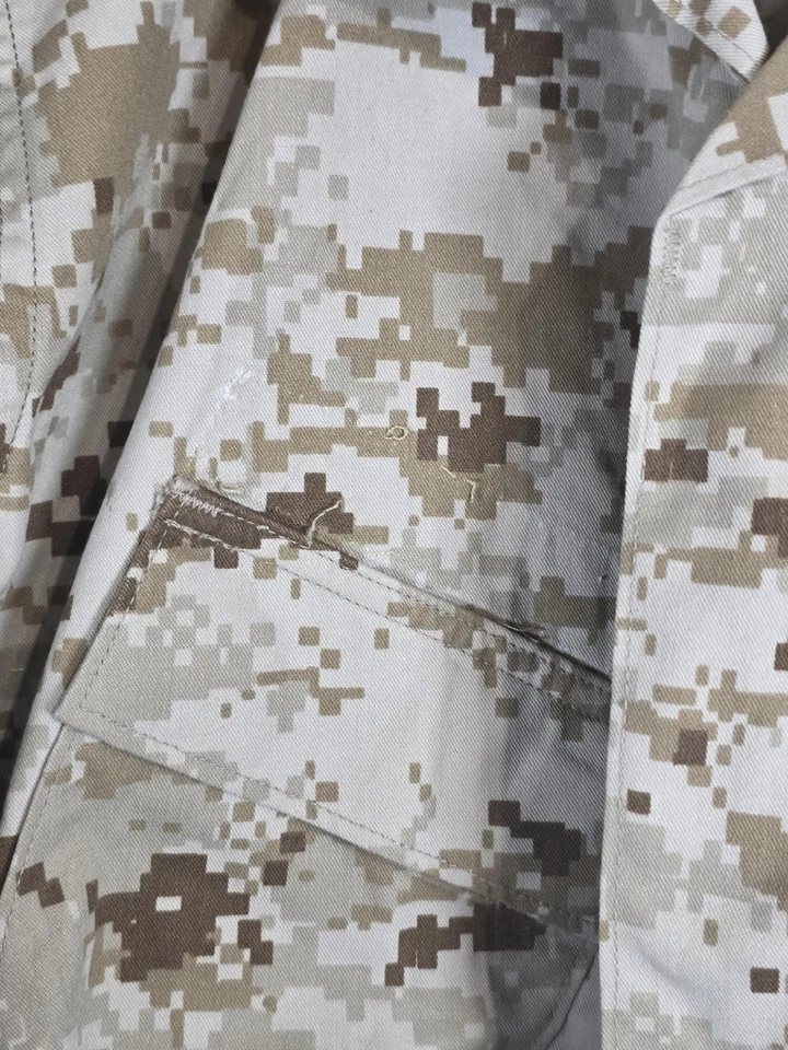 Camisa de los Marines de Estados Unidos Para Hombres Mediana Regular Desierto MARPAT Camuflada MCCUU Blusa Tostada EGA Foto 2 de 4