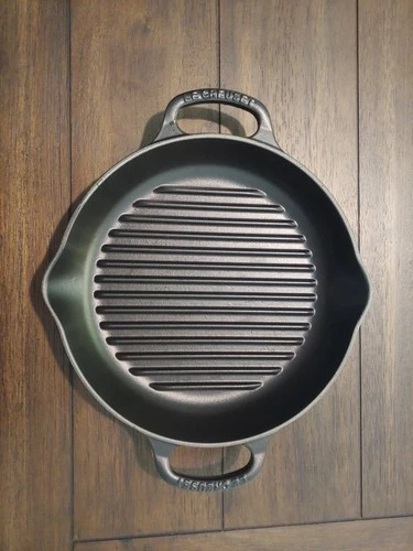 Le Creuset Cast Iron Round Grill Pan/Skillet Black Matte 10.25" NEW