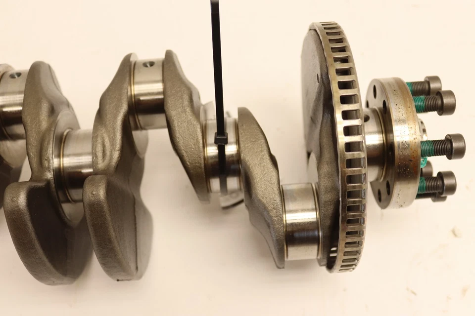 КОЛЕНЧАТЫЙ ВАЛ ДВИГАТЕЛЯ ПОЛНОГО ПРИВОДА 2017-2020 AUDI A4 B9 2,0 Л TFSI ОТ ОРИГИНАЛЬНОГО ПРОИЗВОДИТЕЛЯ - Изображение 3 из 4