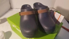 NWT Crocs Sarah Clog Slip On Navy Women's Size 6  New