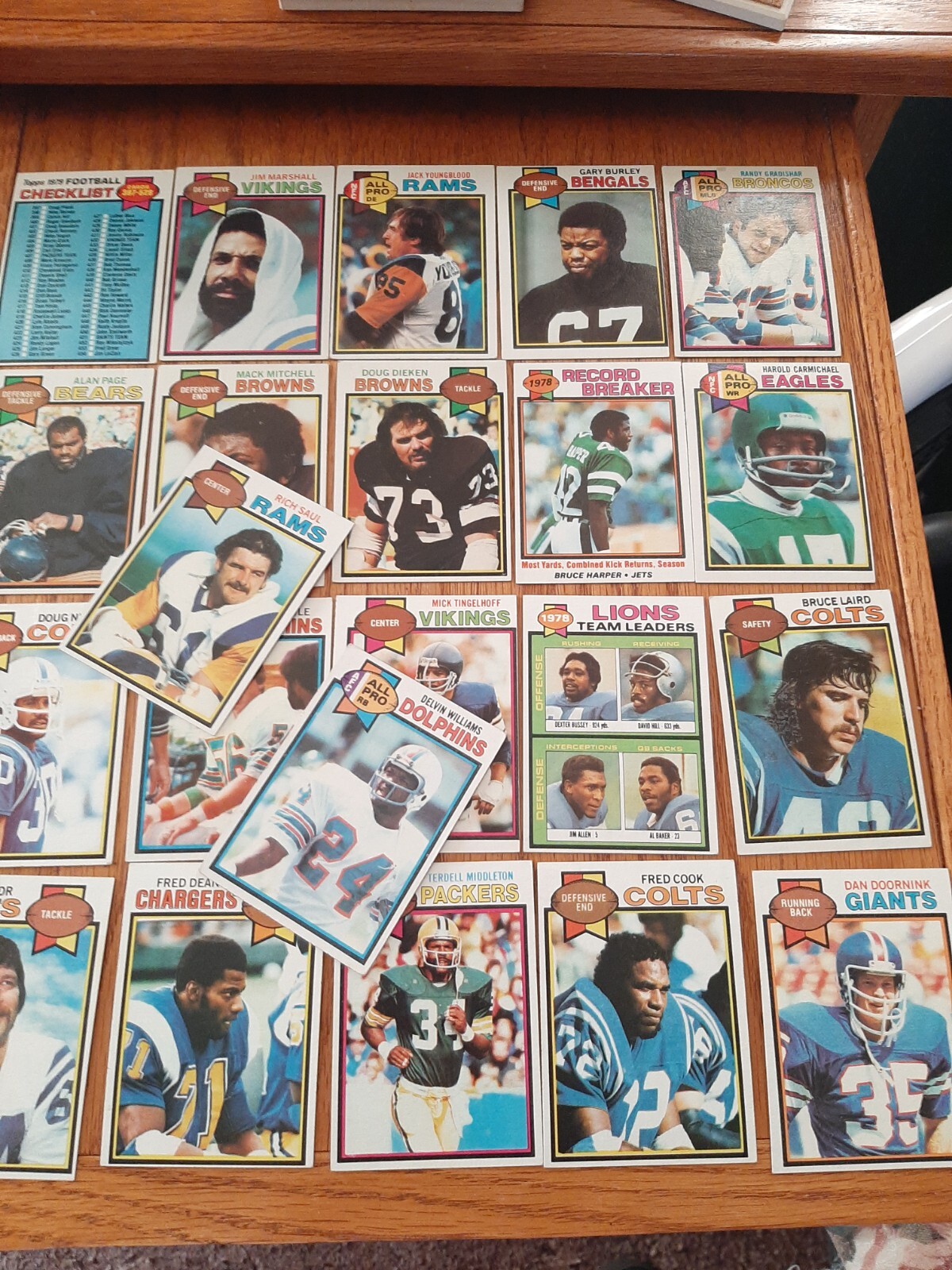(44) 1979 Topps Football low grade lot, stars, Alan Page, Youngblood, more!