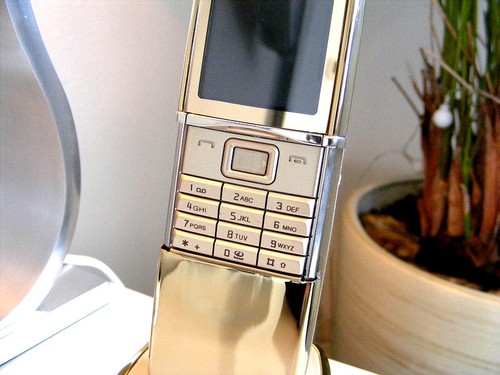 Nokia 8800 Sirocco Gold 18k (call protection, ideal, factory unlocked) - Picture 3 of 9