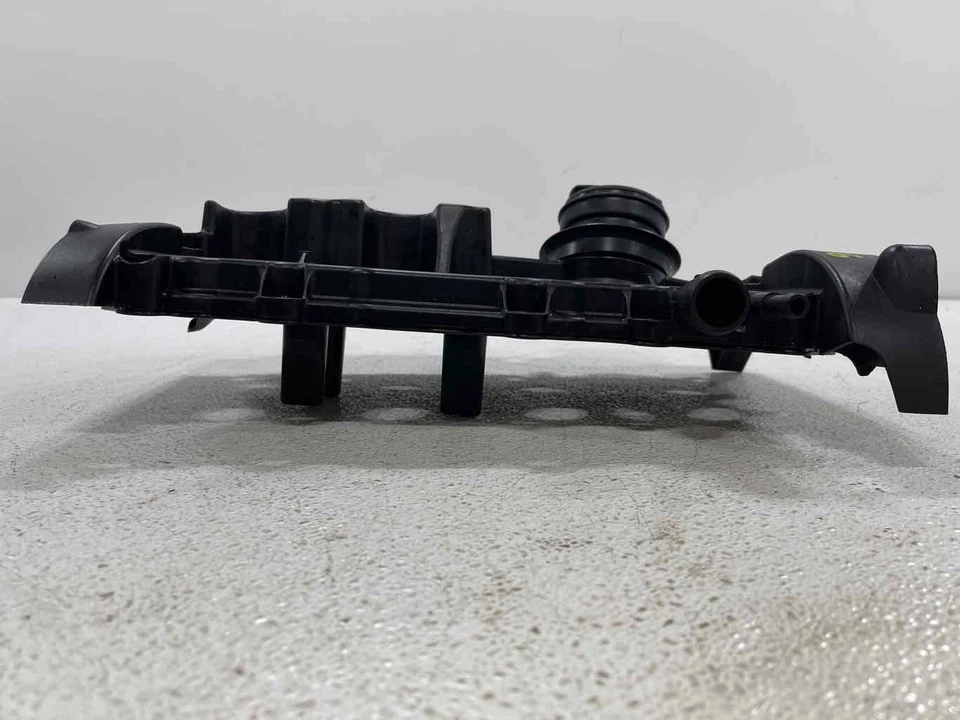 Крышка клапана двигателя TFSI 2,0 л 2006 - 2008 Volkswagen Golf GTI от оригинального производителя - Изображение 4 из 4