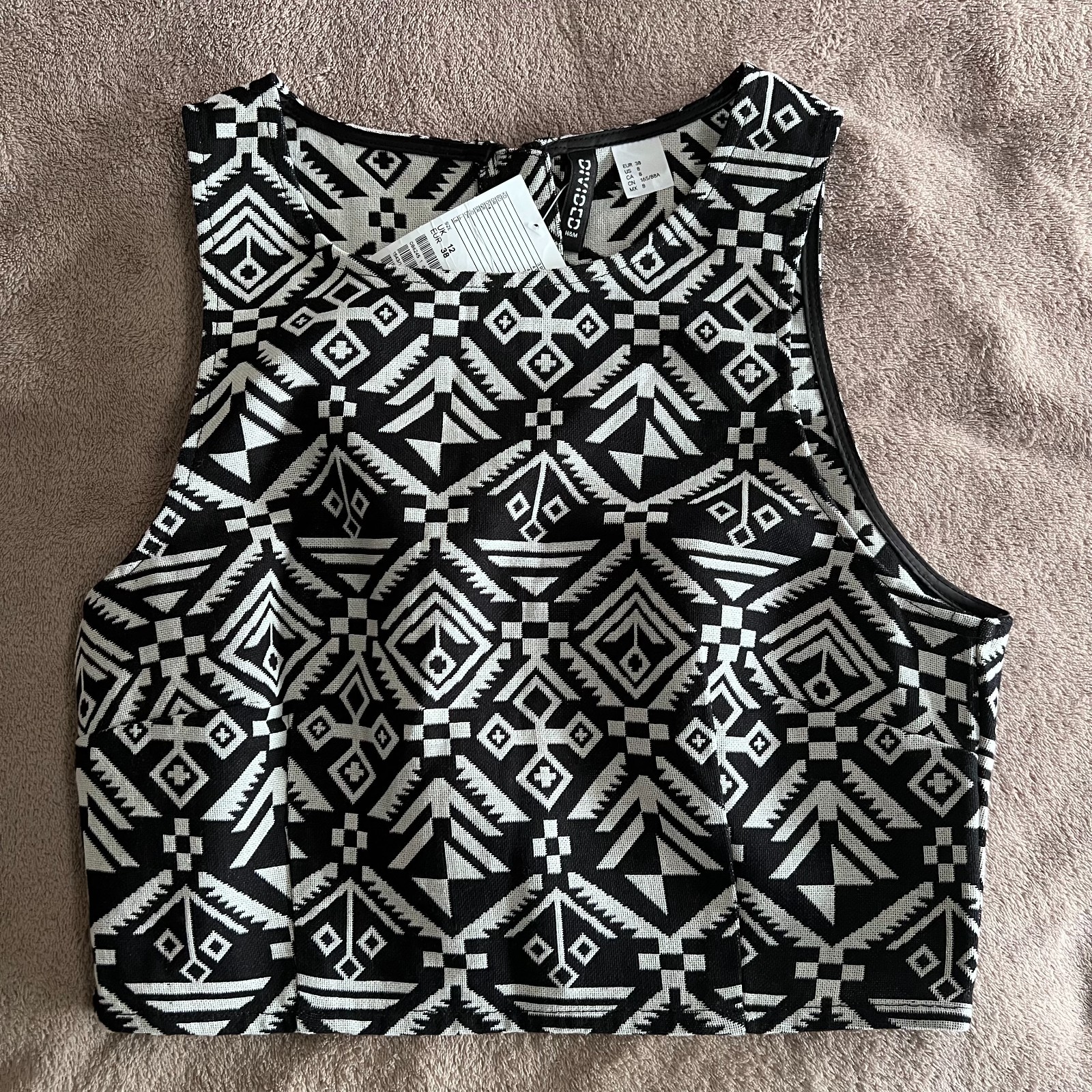 H&M Divided Black and White Aztec Crop Top in UK 8-12 *bnwt* vintage y2k