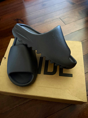 adidas Yeezy YZY Slide Onyx Black Slip-On Sandal HQ6448 US 4 EU 37
