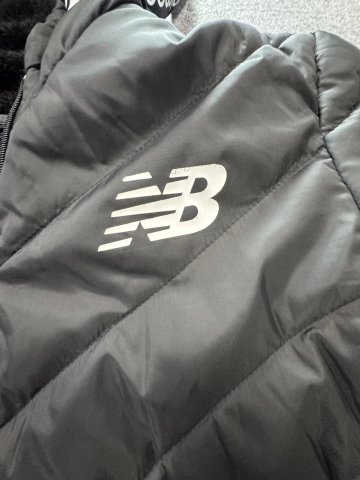 Chaqueta New Balance Mujer XL Negra Con Capucha Acolchada Puffer Parka Forrada Sherpa Foto 2 de 4