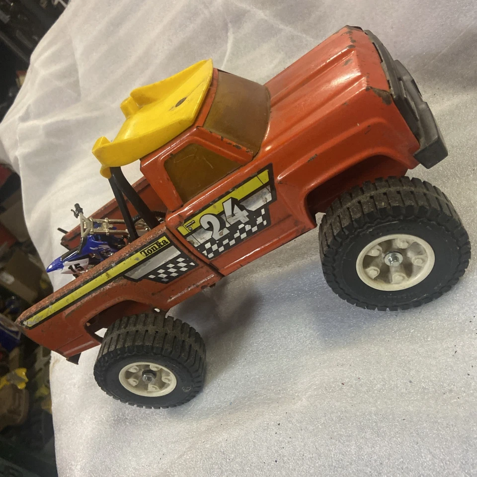 Camión vintage Tonka Orange Bird personalizado 4 X 4 con bicicleta de tierra Foto 2 de 4