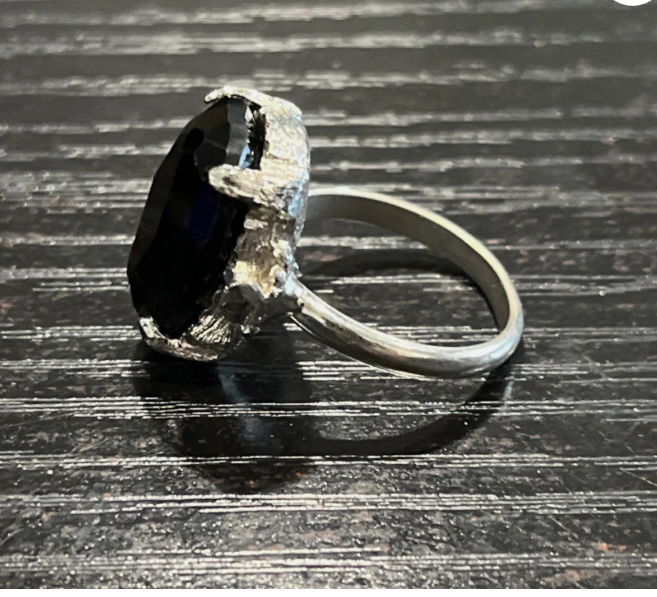 Beautiful Vintage Silver-Tone Black Onyx Cocktail Ring - Size 6 - Image 2 of 4