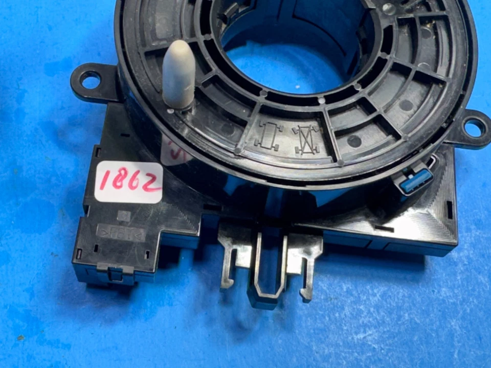 Reloj Nissan Rogue 2017-2020 resorte OEM Foto 2 de 4