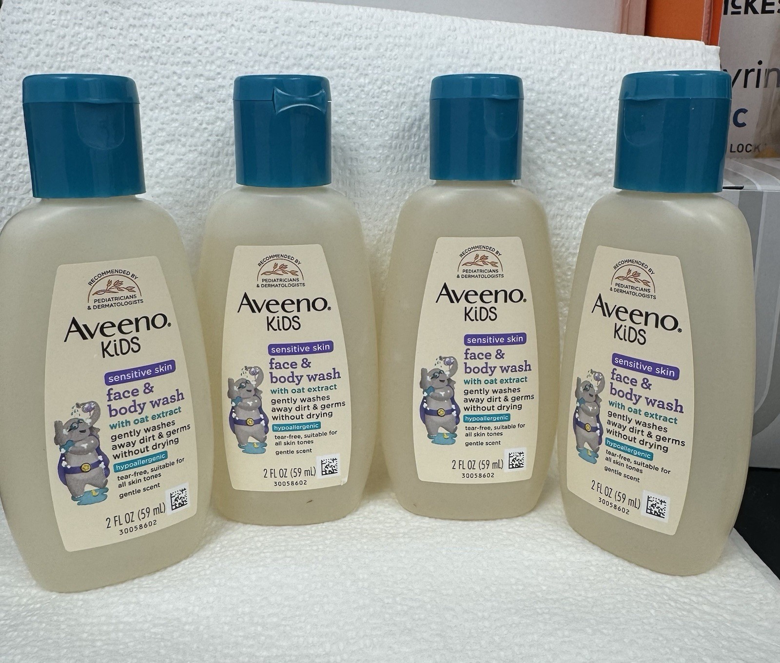 Aveeno Kids Face & Body Wash for Sensitive Skin, Oat Extract, Tear-Free, Non-Dry