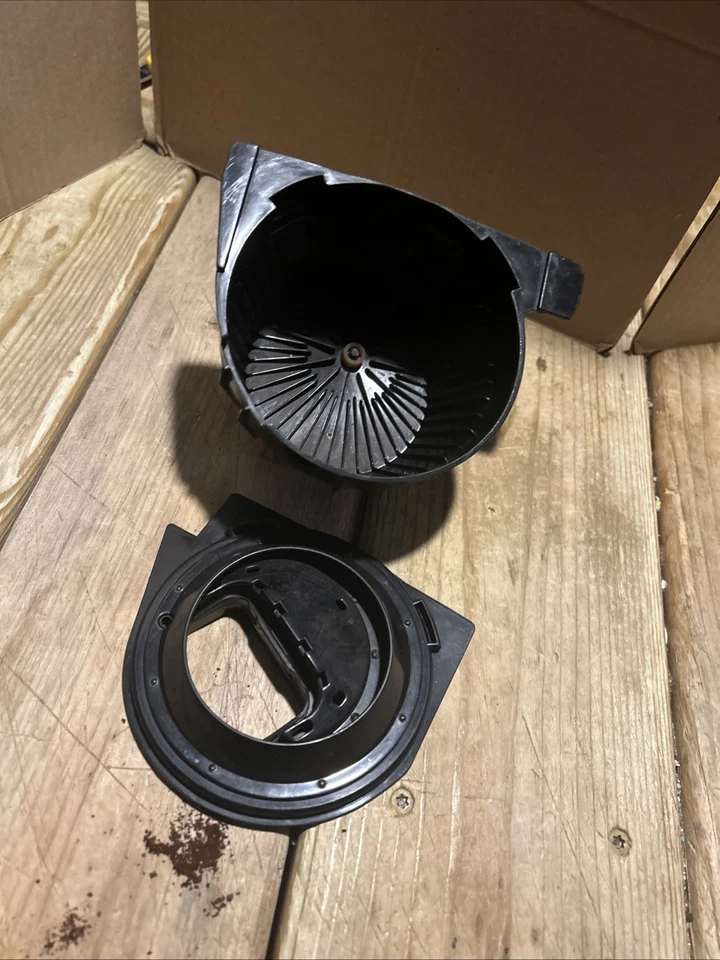 Cuisinart Grind & Brew Cafetera DGB-500BK Filtro Cesta y Tapa Foto 2 de 3