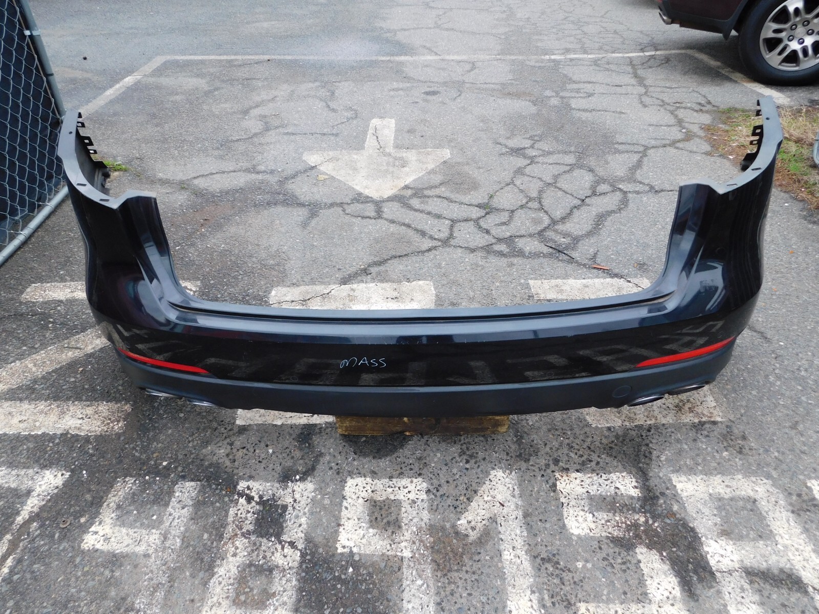 2017-2022 MASERATI LEVANTE OEM REAR BUMPER COVER W/PARK ASSIST NERO