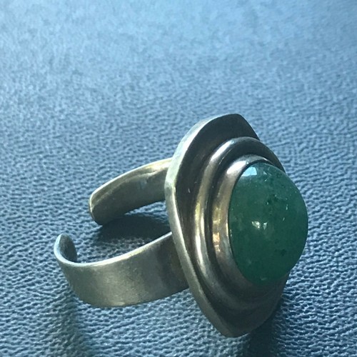 Estate Nonmagnetic Silver w Round Green Domed Stone MODERNIST Adjustable Ring - Picture 7 of 10