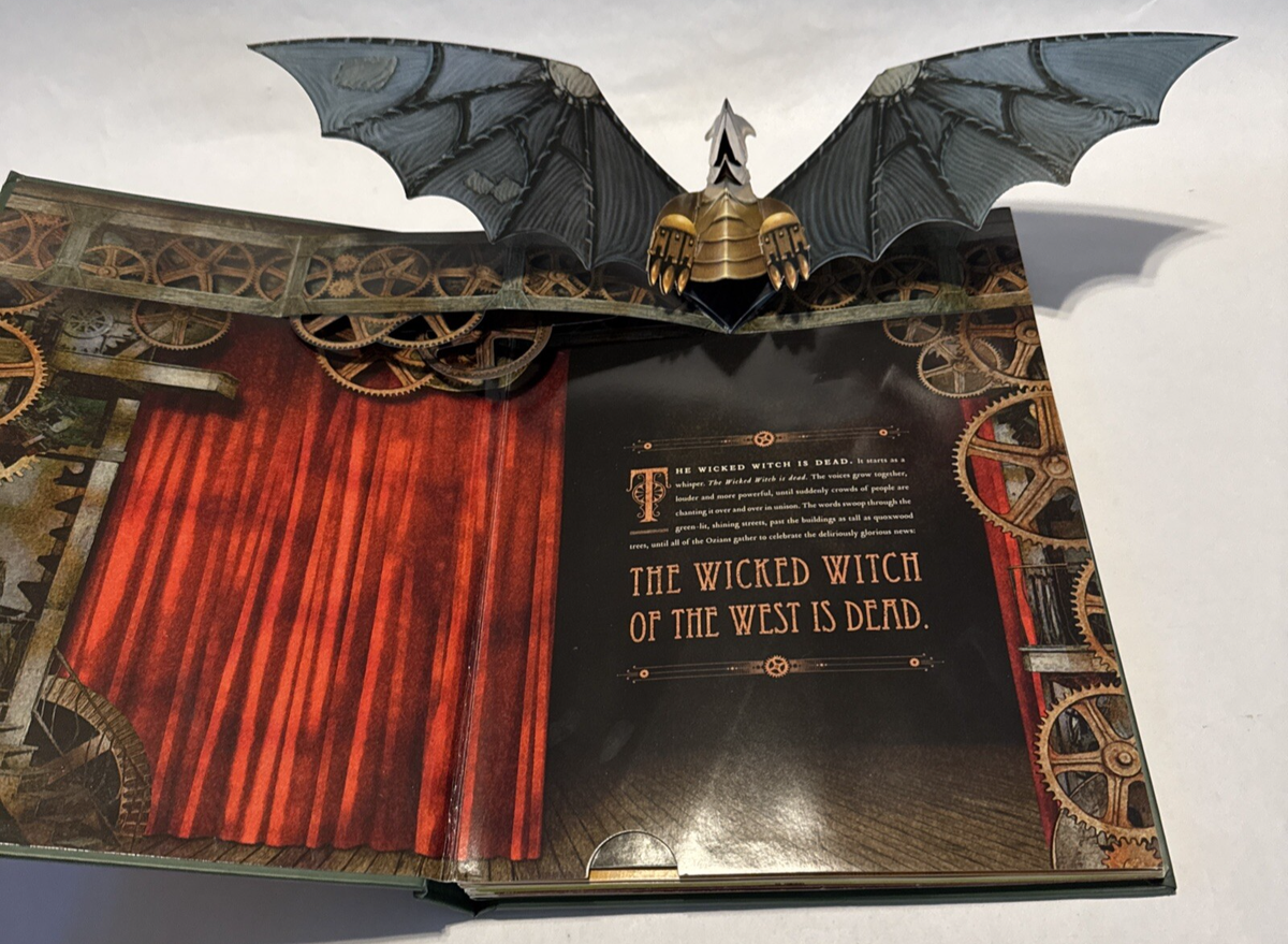 洋書 Wicked: The Musical Pop-Up Compendium Wicked: A Pop Up