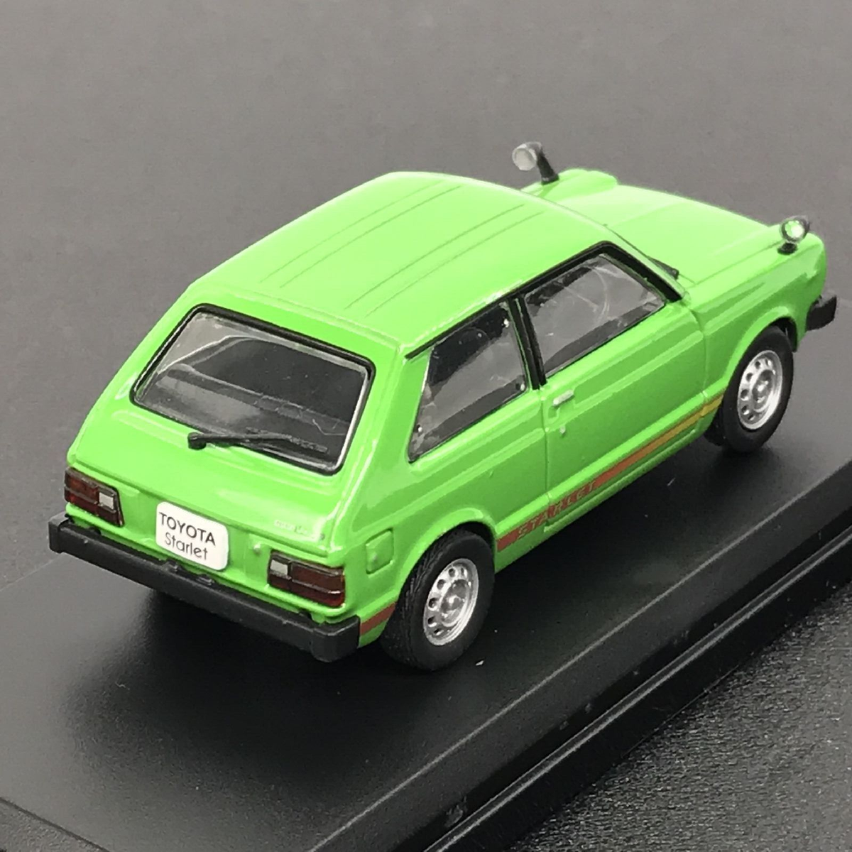 Norev Collection Japon 1/43 – Toyota Starlet 1978, Miniature Boîtier Acrylique
