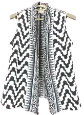 TB11721- CHICOS Women's Crinkle Polyester Open Vest Sleeveless Geometric Size XS