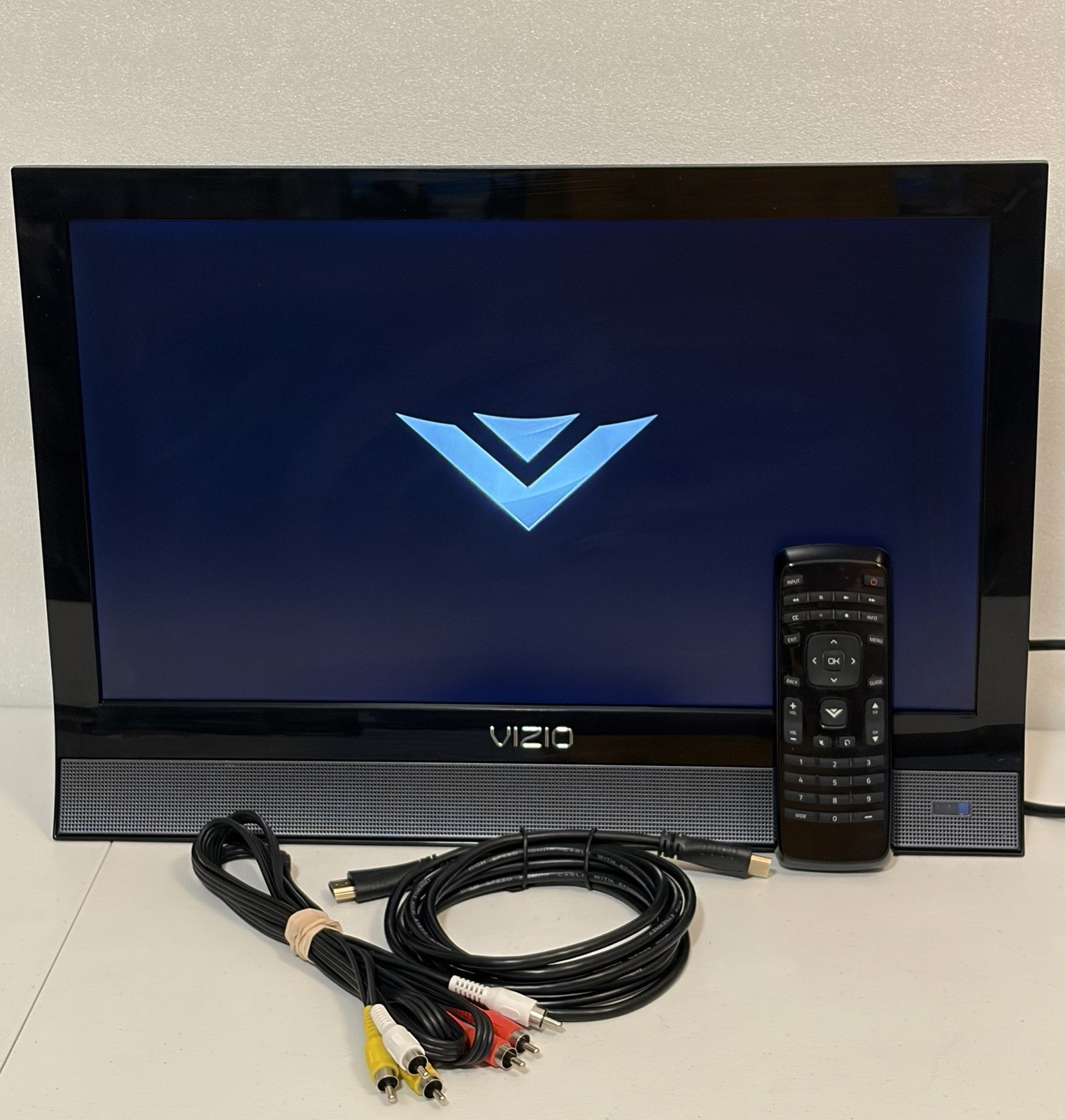 VIZIO E191VA 19-Inch 60Hz LED LCD Class Edge Lit Razor HDTV 