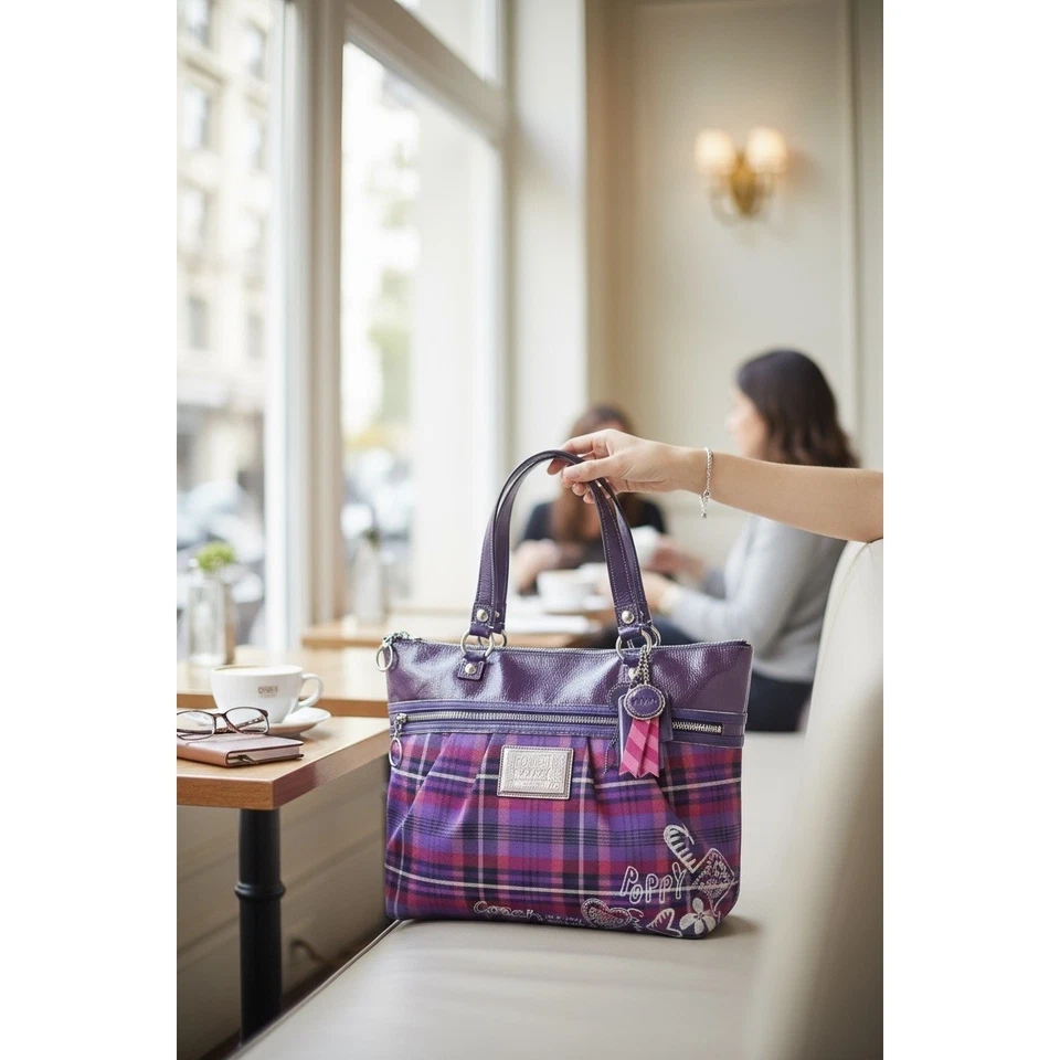 Cartera Bolso de Mano Coach Poppy Púrpura Tartán a Cuadros - Borde de Patente Vintage con Dijes Foto 2 de 4