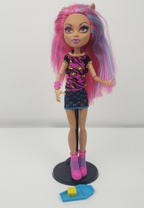 howleen wolf muñeca