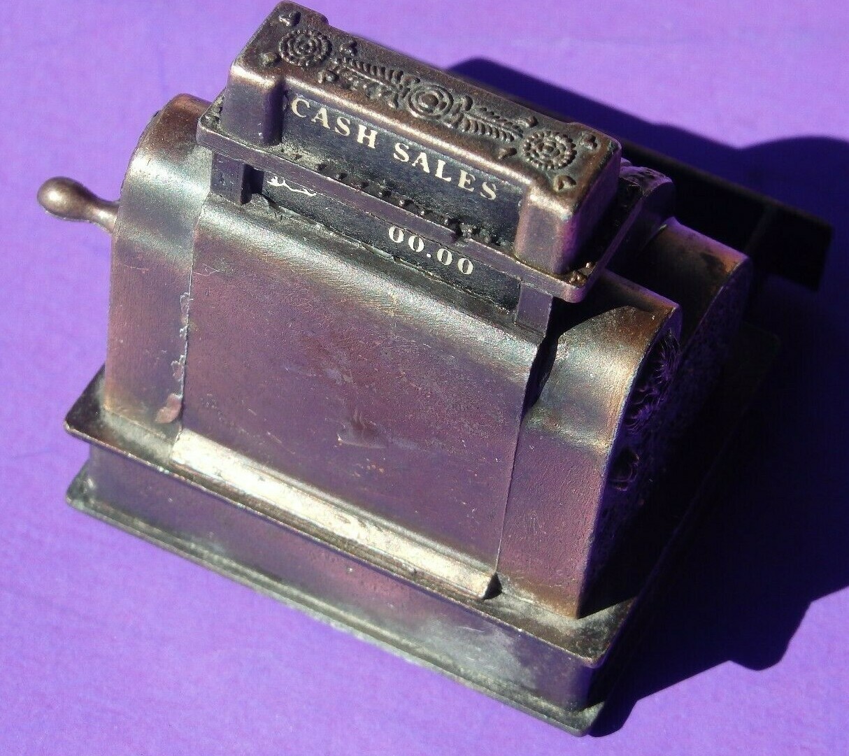 как выглядит VINTAGE METAL DIECAST 2" NATIONAL CASH REGISTER - SOME AGING, NO REAL DAMAGE фото