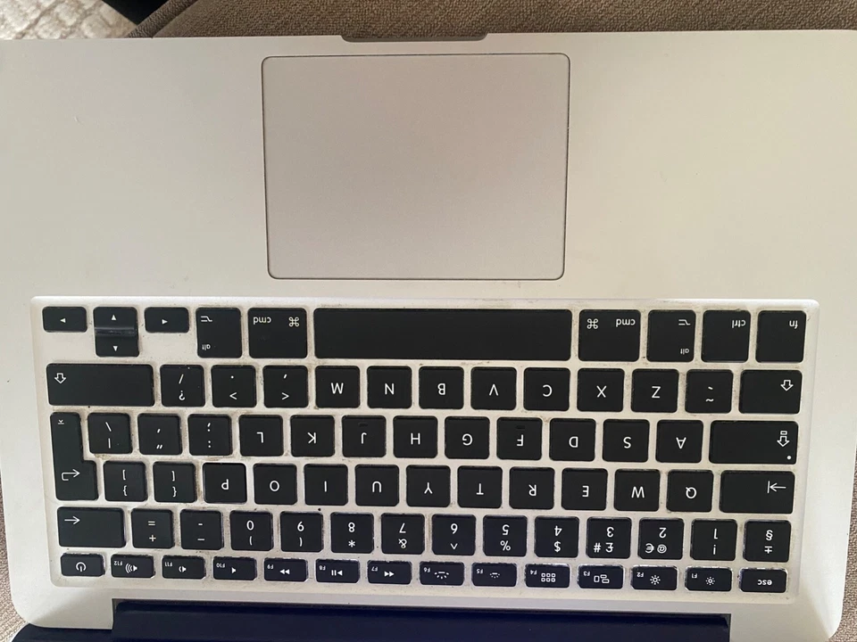 Apple MacBook Pro 13.3" (256GB SSD, Intel Core i5 5th Gen., 2.7GHz, 8GB RAM)... - Image 4 of 4