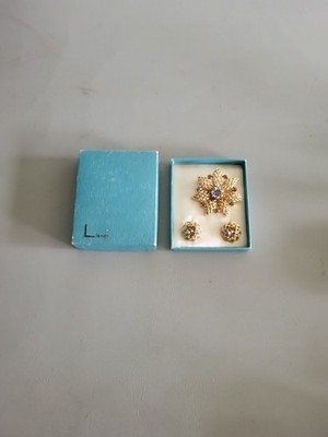 VTG. Lisner matching brooch and clip earrings -orig. box, stunning set 