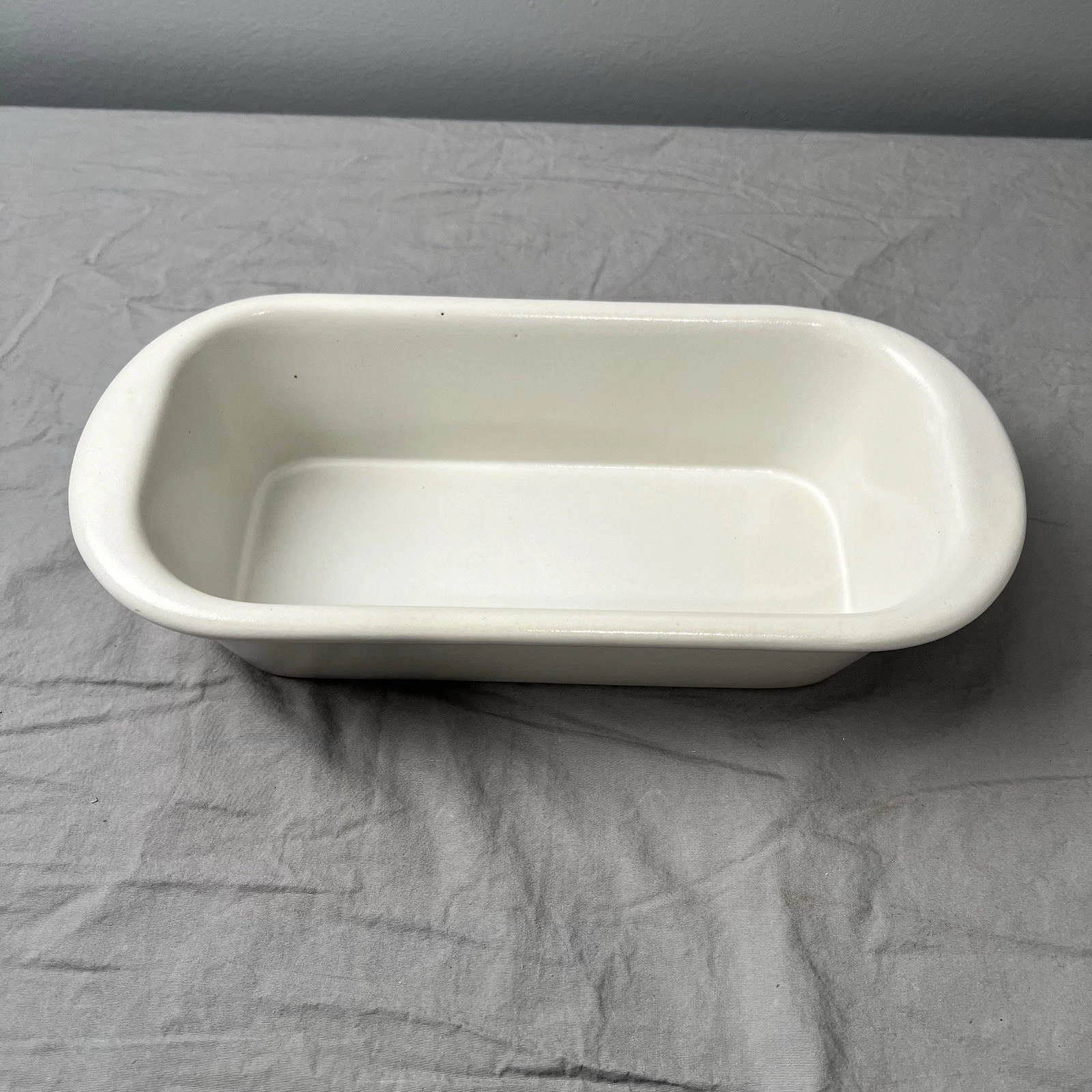 BENNINGTON POTTERS LOAF PAN - White Gray Beige Stoneware
