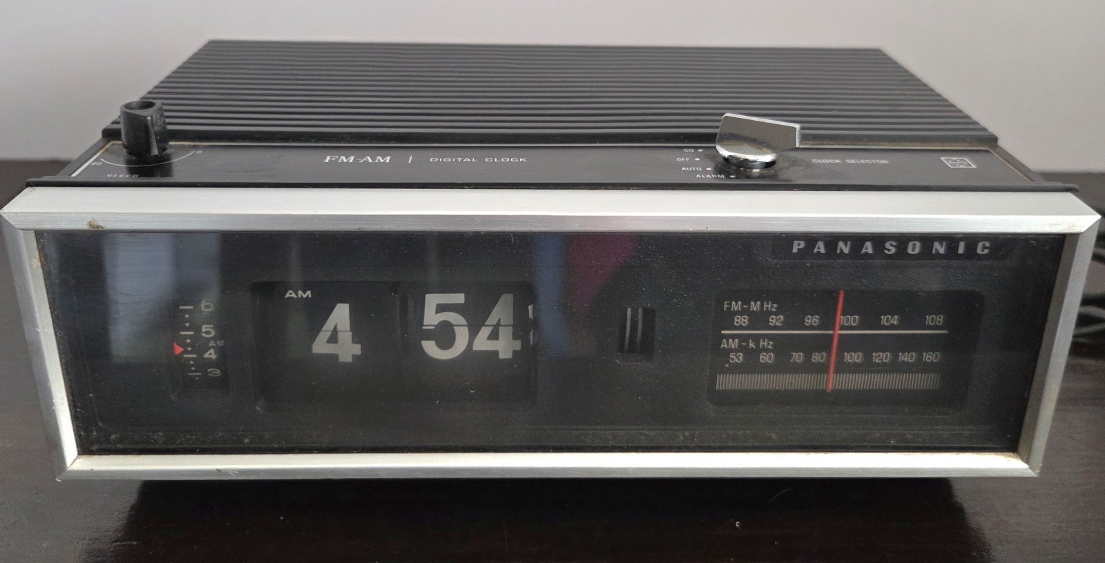Vtg Panasonic RC-7021 Retro Flip Clock Radio Alarm FM/AM Tes