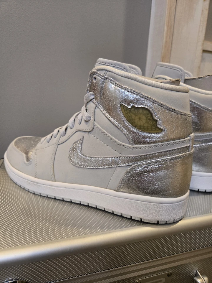 Air Jordan 1 Retro Alto 'Plata 25 Aniversario' Talla 12, D.S. Con caja de maleta Foto 2 de 4